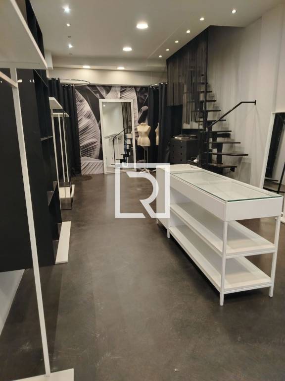 negozio in vendita a Cervia in zona Milano Marittima