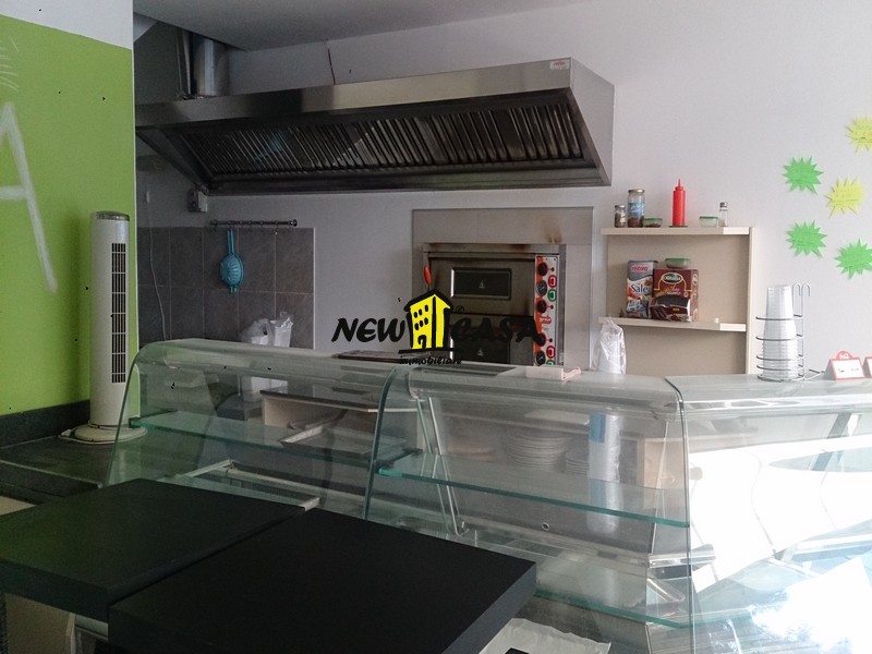 negozio in vendita a Cervia in zona Pinarella