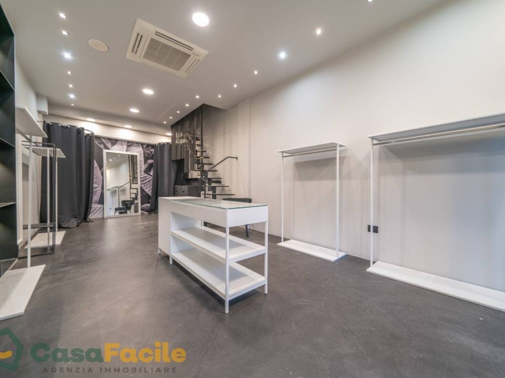 negozio in vendita a Cervia in zona Milano Marittima