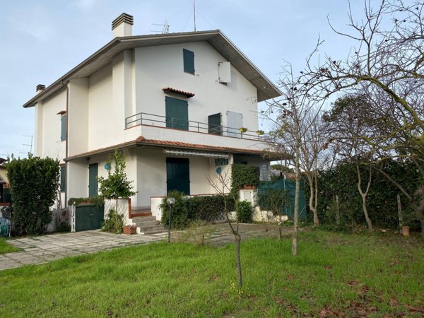 casa indipendente in vendita a Cervia in zona Pinarella