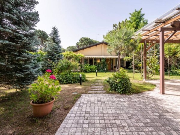 casa indipendente in vendita a Cervia in zona Milano Marittima