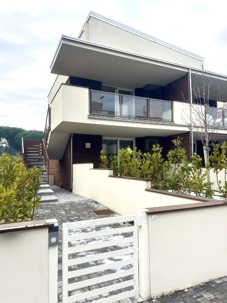 casa indipendente in vendita a Cervia in zona Pinarella