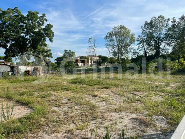 terreno edificabile in vendita a Cervia in zona Milano Marittima