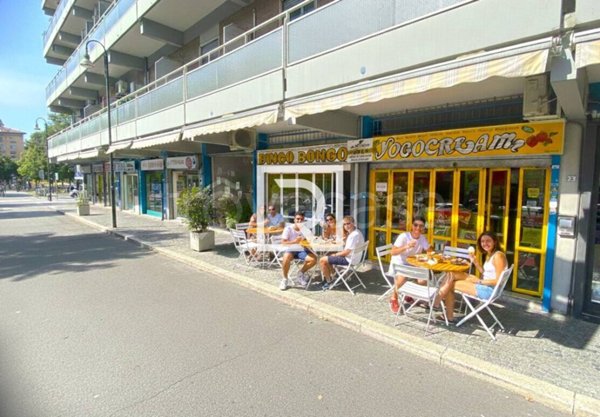 negozio in vendita a Cervia in zona Pinarella