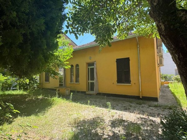 casa indipendente in vendita a Cervia