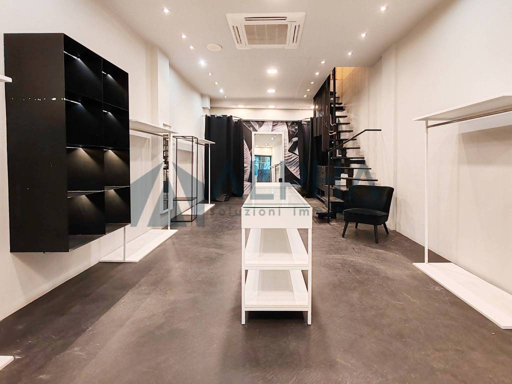 negozio in vendita a Cervia in zona Milano Marittima