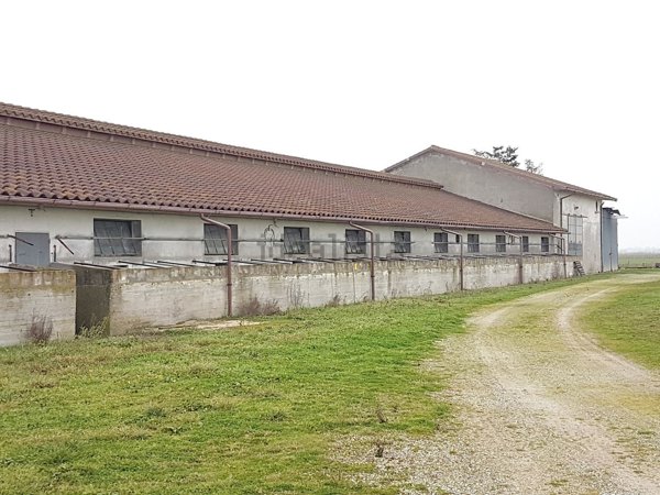 locale di sgombero in vendita a Cervia in zona Montaletto