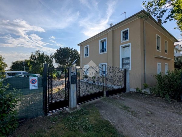 casa indipendente in vendita a Cervia