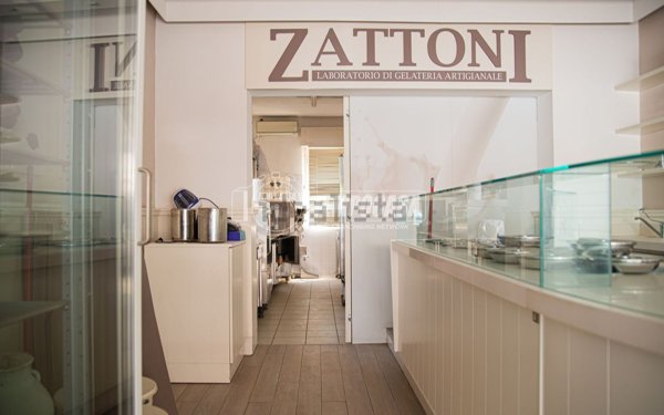 locale commerciale in vendita a Cervia