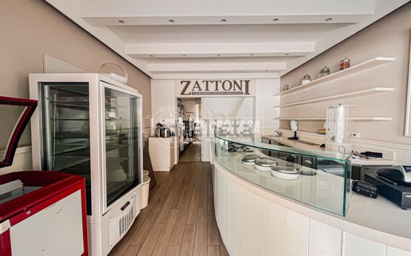 locale commerciale in vendita a Cervia