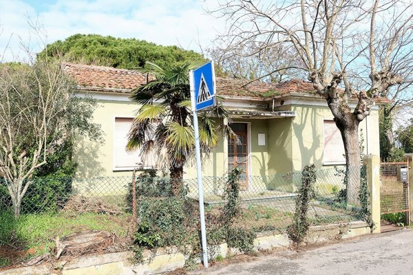 casa indipendente in vendita a Cervia in zona Pinarella