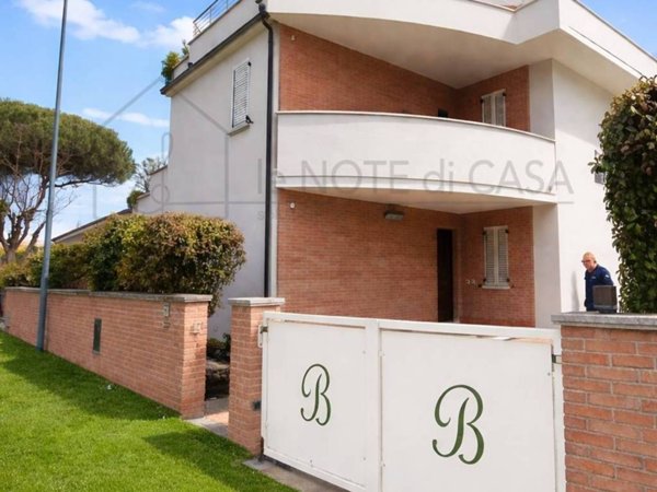 casa indipendente in vendita a Cervia in zona Pinarella