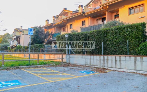 appartamento in vendita a Cervia in zona Pisignano