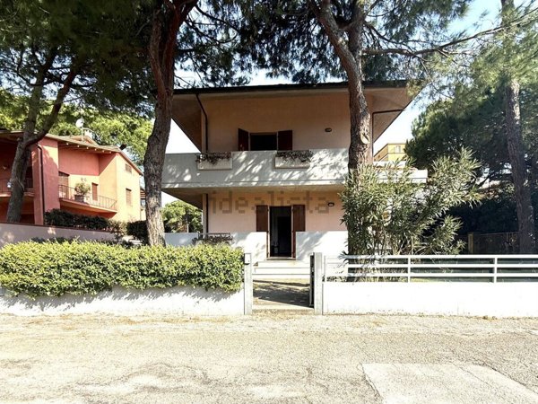 casa indipendente in vendita a Cervia in zona Milano Marittima