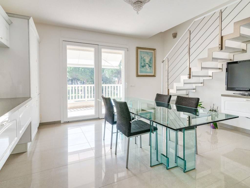 appartamento in vendita a Cervia in zona Pinarella