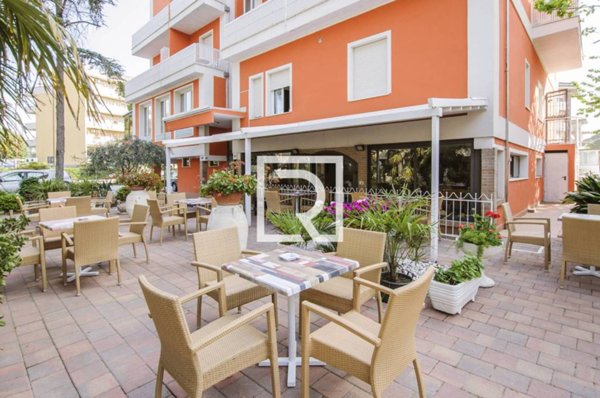 negozio in vendita a Cervia in zona Pinarella