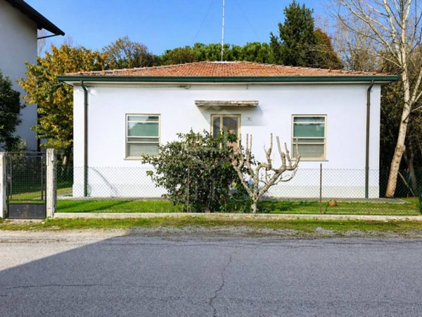 casa indipendente in vendita a Cervia in zona Montaletto