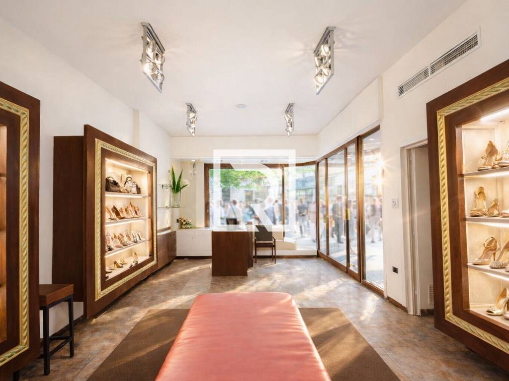 negozio in vendita a Cervia in zona Milano Marittima