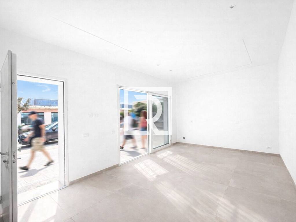 negozio in vendita a Cervia in zona Pinarella