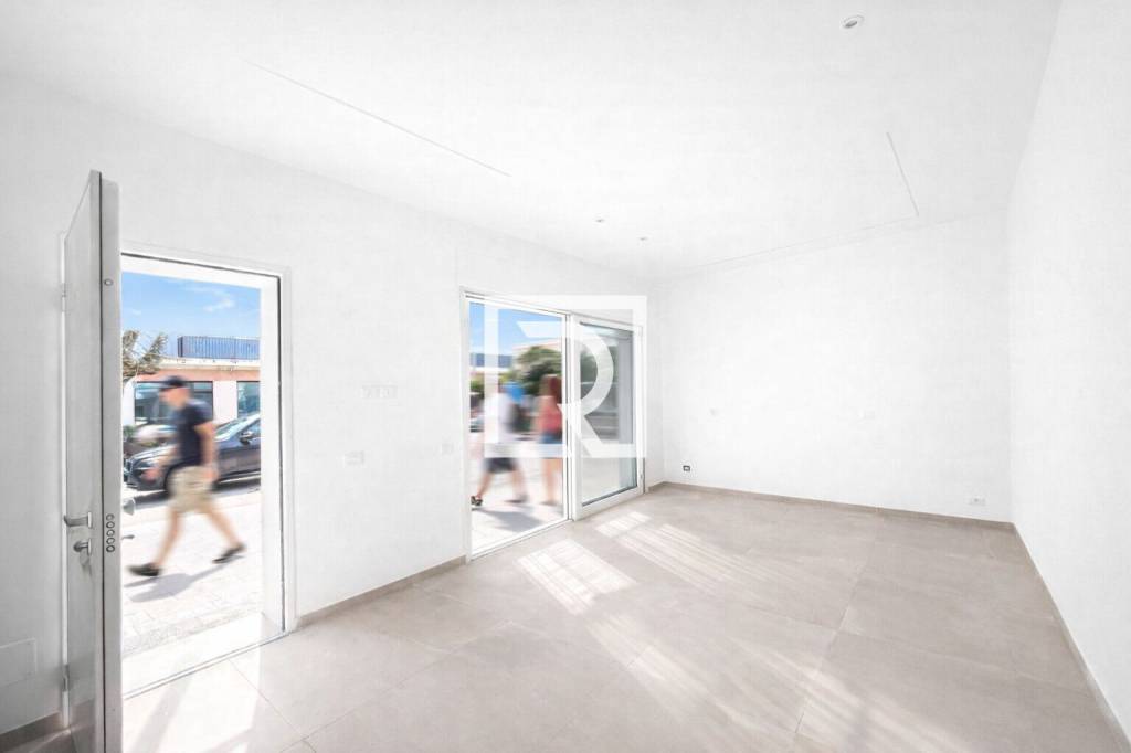 negozio in vendita a Cervia in zona Pinarella