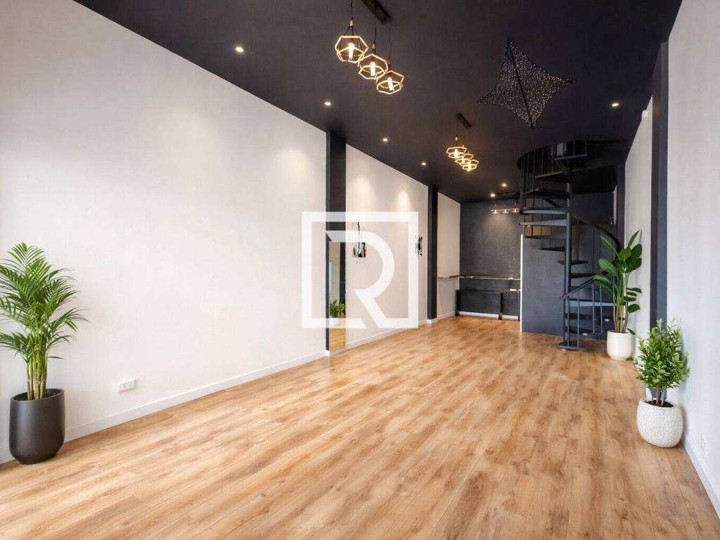 negozio in vendita a Cervia in zona Pinarella