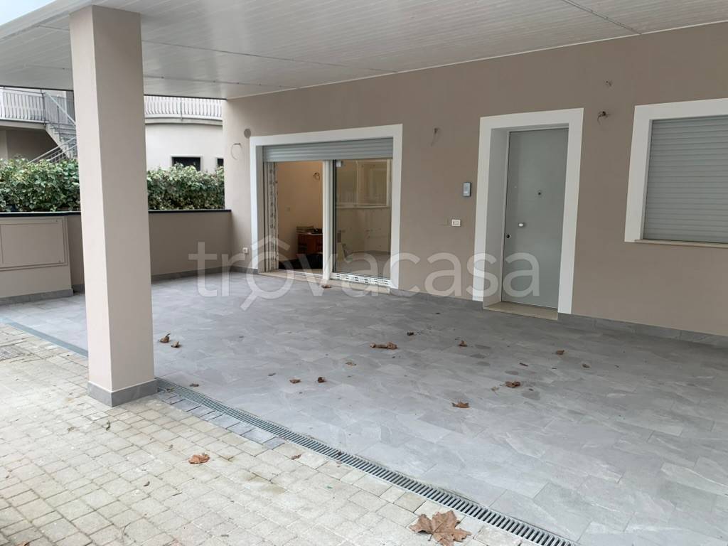 negozio in vendita a Cervia in zona Pinarella