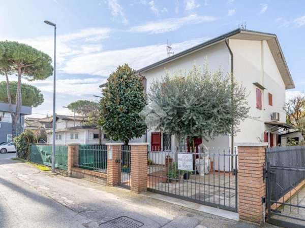 casa indipendente in vendita a Cervia