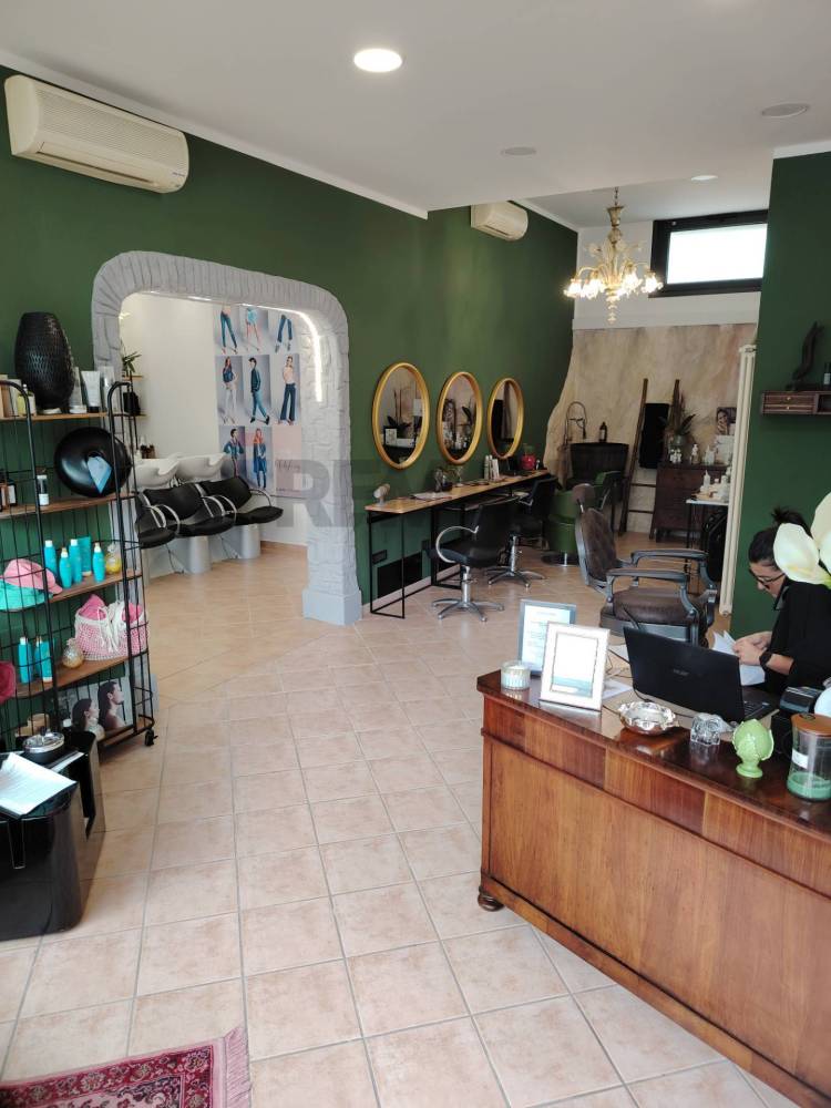 locale commerciale in vendita a Cervia