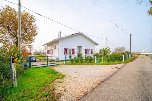 casa indipendente in vendita a Cervia
