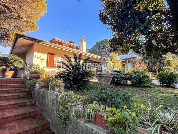 casa indipendente in vendita a Cervia in zona Terme