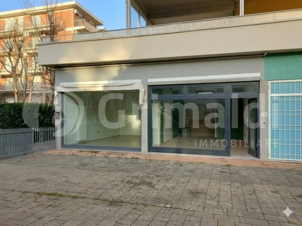 negozio in vendita a Cervia in zona Milano Marittima