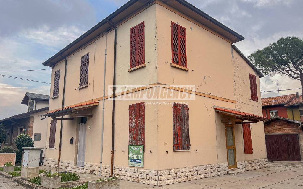 casa indipendente in vendita a Cervia