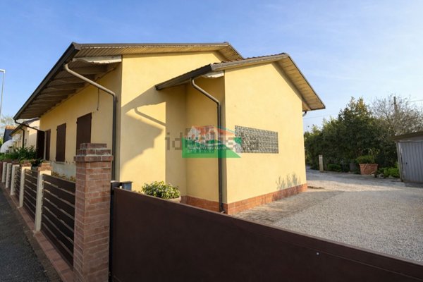casa indipendente in vendita a Cervia
