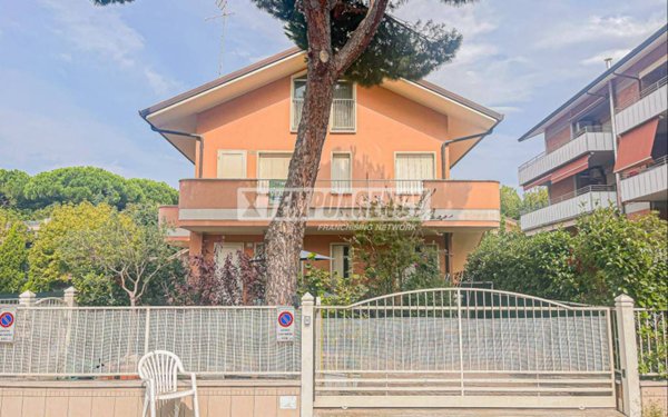 appartamento in vendita a Cervia in zona Pinarella