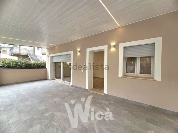 locale commerciale in vendita a Cervia in zona Pinarella