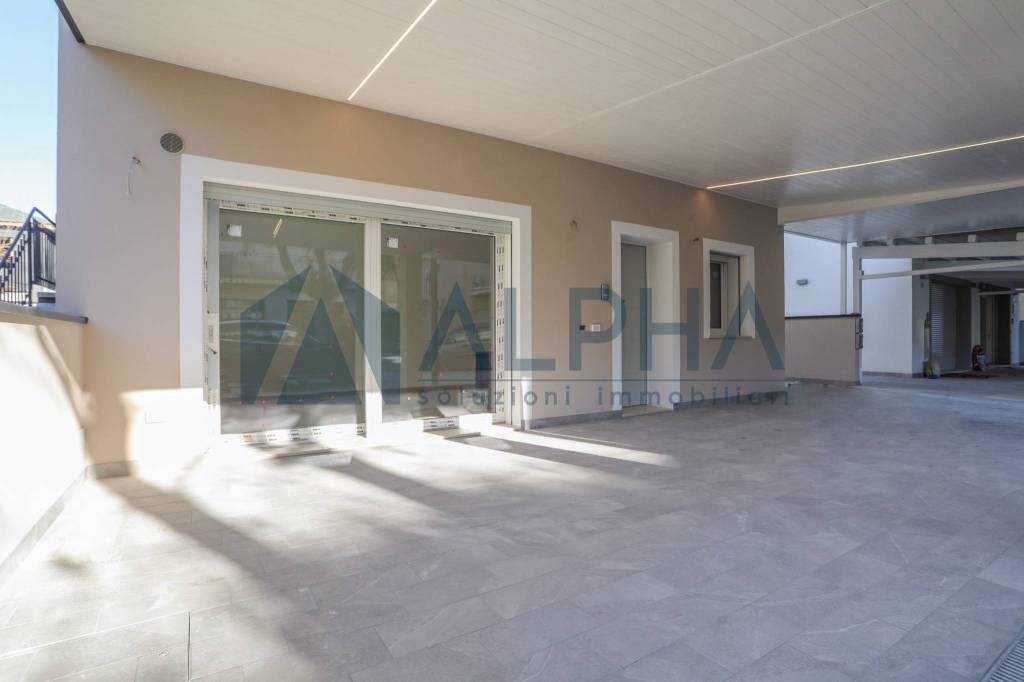 negozio in vendita a Cervia in zona Pinarella