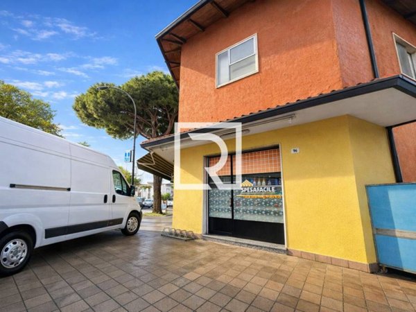 negozio in vendita a Cervia