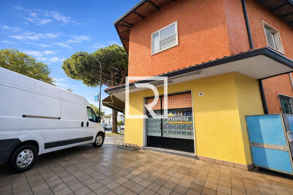 negozio in vendita a Cervia