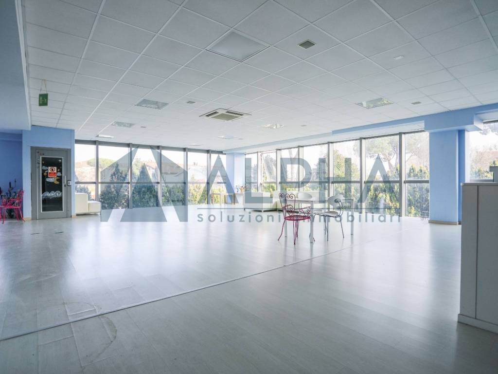 negozio in vendita a Cervia