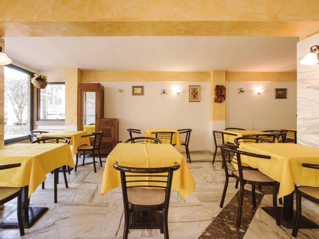 intera palazzina in vendita a Cervia in zona Pinarella