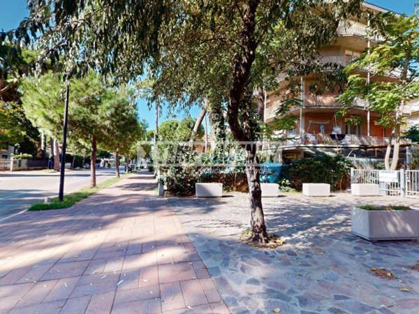 negozio in vendita a Cervia in zona Milano Marittima