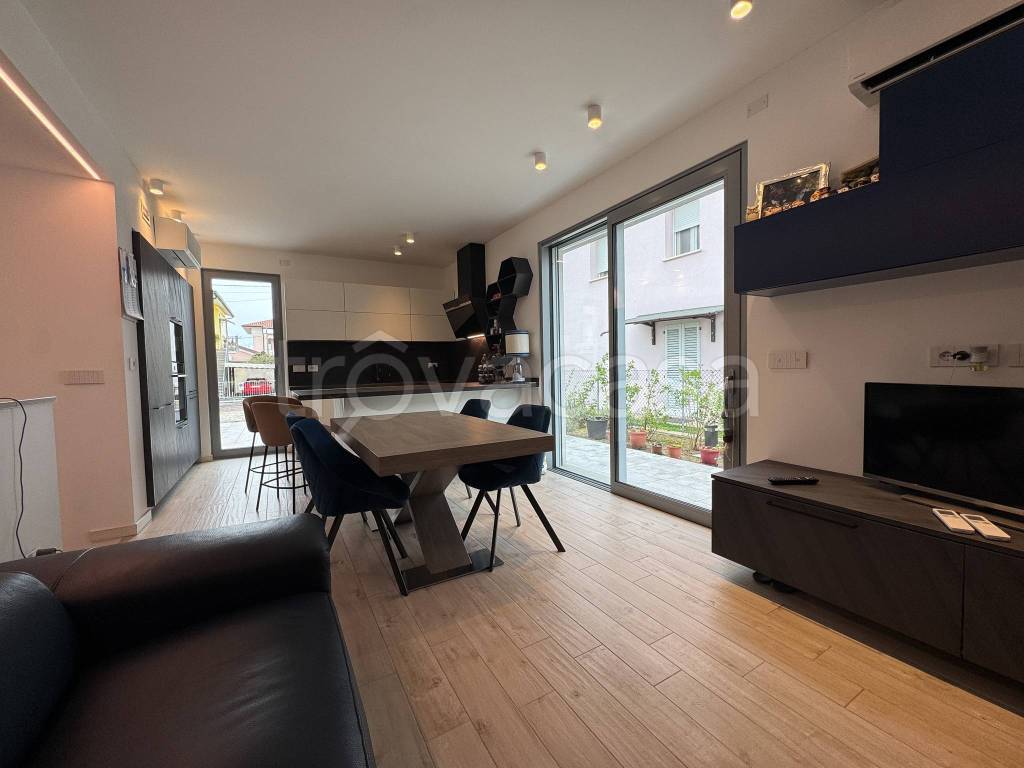 casa indipendente in vendita a Cervia