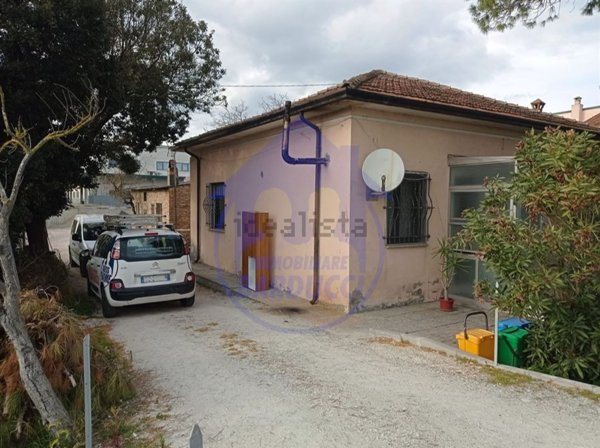 casa indipendente in vendita a Cervia in zona Montaletto