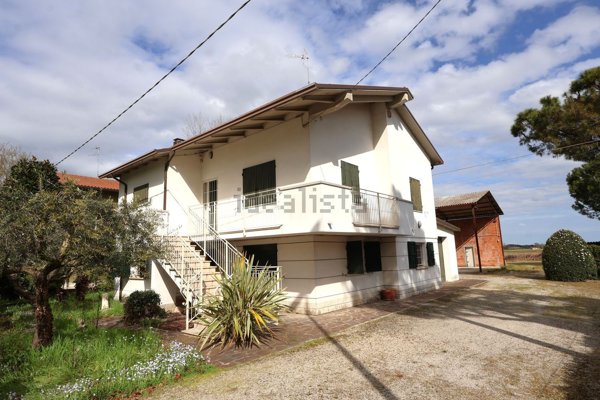 casa indipendente in vendita a Cervia in zona Pisignano