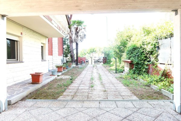 casa indipendente in vendita a Cervia in zona Pinarella