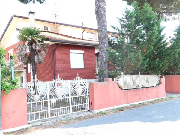 casa indipendente in vendita a Cervia in zona Pinarella
