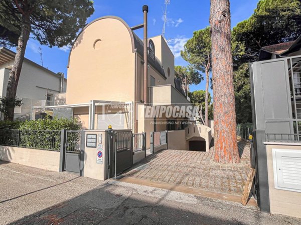 appartamento in vendita a Cervia in zona Milano Marittima