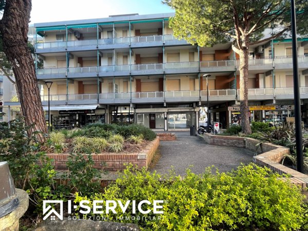 locale commerciale in vendita a Cervia in zona Pinarella