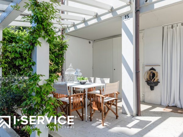 casa indipendente in vendita a Cervia in zona Pinarella