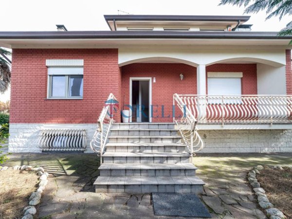 casa indipendente in vendita a Cervia